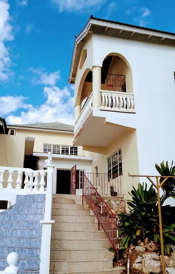 Your Private Getaway On The Hill Montego Bay 3*,