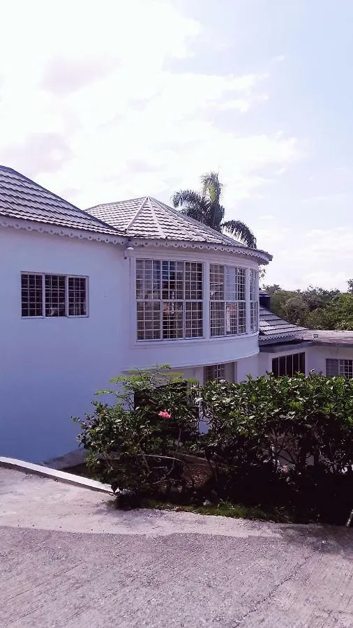 Your Private Getaway On The Hill Montego Bay 3*,